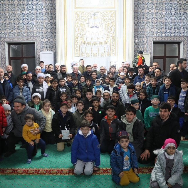 Kağıthane'de 'Gençlik Uyanıyor, Ailecek Duada Buluşuyor' etkinliği