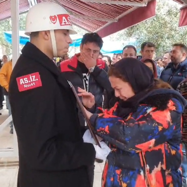 Muğla'daki helikopter kazasında hayatını kaybeden pilot Çiçek, toprağa veri...