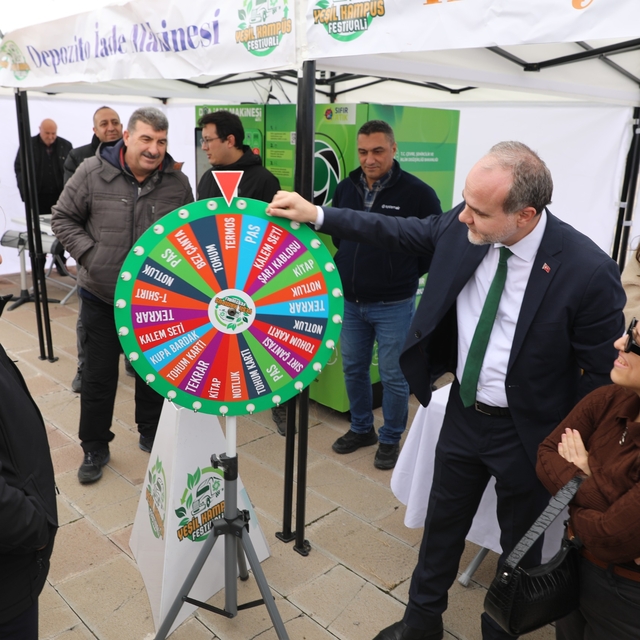Gençlerde farkındalık için yola çıkan Çevre Tırı, Niğde'de üniversite öğren...