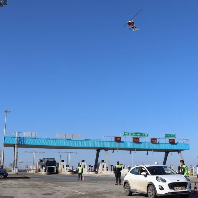 Kırşehir'de jandarma ekipleri "cayrokopter" ile trafik denetimi yaptı