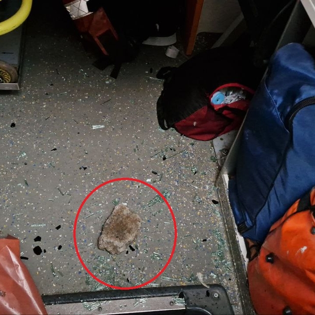 Bir yılda ambulanslarla 73 kez taşlı saldırıda bulundu