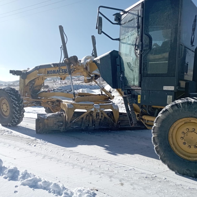 Elazığ'da kardan kapanan 27 köy yolu ulaşıma açıldı