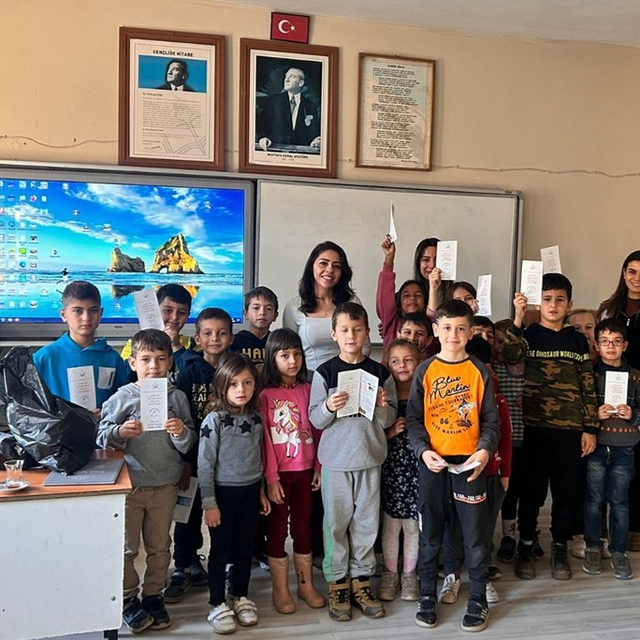 Gelibolu'da köy ilkokulunda öğrencilere sağlıklı beslenme eğitimi verildi