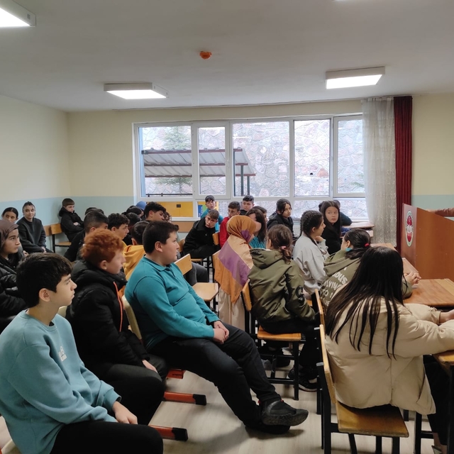 Prof. Dr. Selahattin Kaymakcı, Tosya'da öğrencilerle bir araya geldi