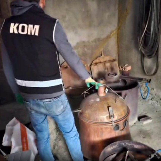 Çorum'da 1 ton kaçak ve sahte içki ele geçirildi