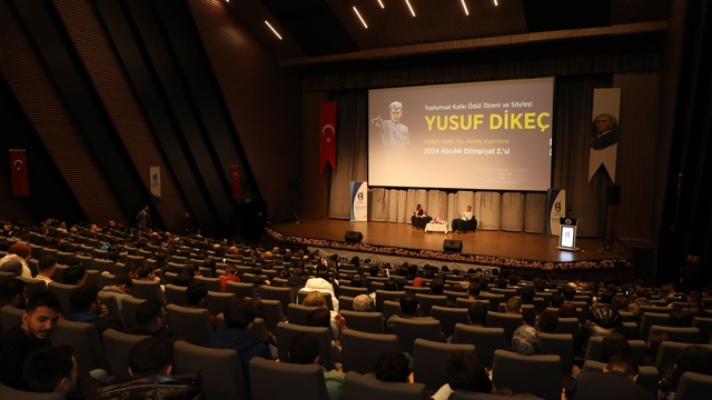 Milli sporcu Dikeç'e, Isparta Uygulamalı Bilimler Üniversitesince toplumsal katkı payesi verildi