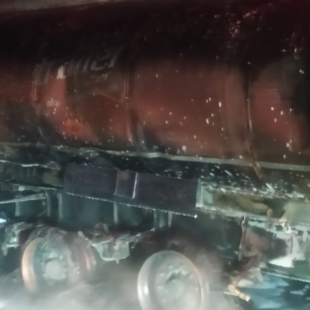 Şırnak'ta akaryakıt yüklü tanker alev alev yandı