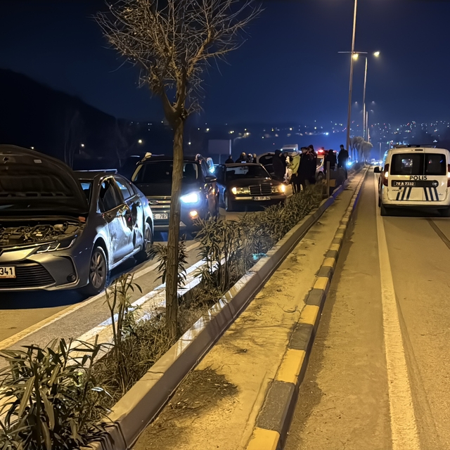 Karabük'te zincirleme trafik kazasında 5 kişi yaralandı