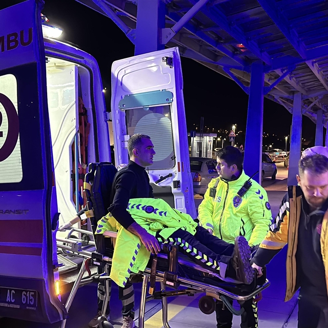 İhtara uymayıp kaçan motosiklet sürücüsünün çarptığı polis yaralandı