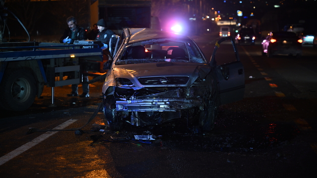Başkentte otomobilin refüje çarpması sonucu 1 kişi öldü, 2 kişi yaralandı