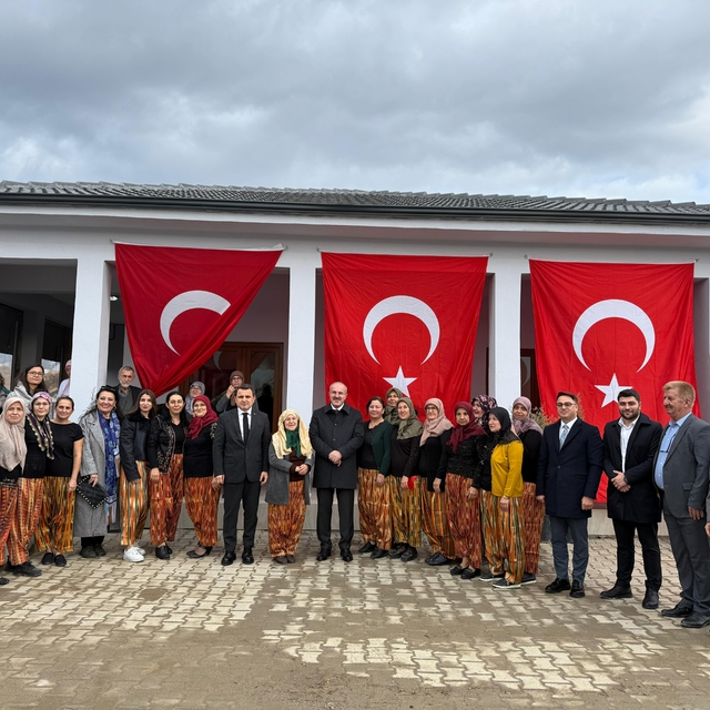 Eceabat'ın Beşyol köyünde yapımı tamamlanan köy konağı açıldı