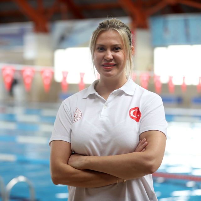 Özel gereksinimli çocuklar yüzmeyle öz güven kazanıp sosyalleşiyor