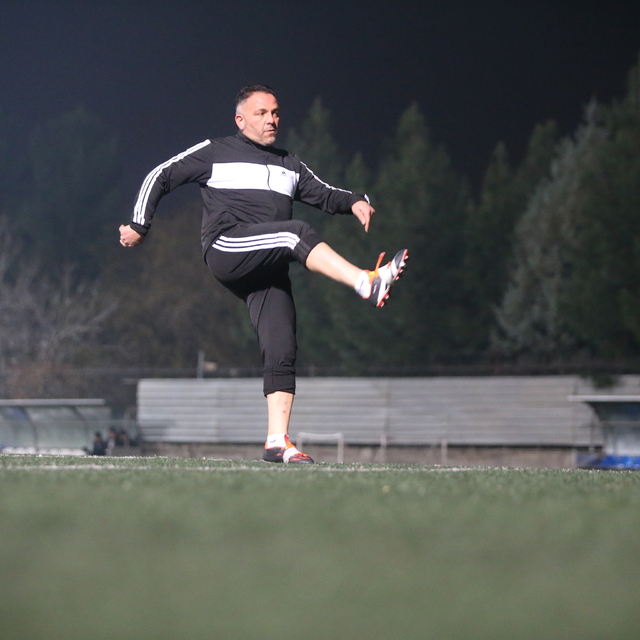 Siirtli esnaf 50 yaşında lisans çıkartıp top koşturduğu takıma kaptan oldu