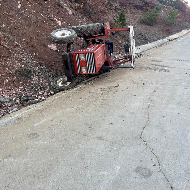 Hanönü'de devrilen traktörün sürücüsü yaralandı