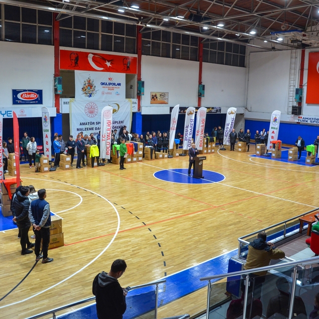 Bolu'da amatör spor kulüplerine malzeme dağıtımı yapıldı