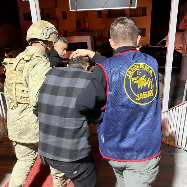 Aranan 2 firari hükümlü tutuklandı