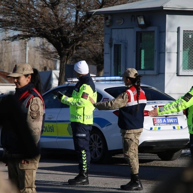 Van'da farklı suçlardan aranan 72 şüpheli yakalandı