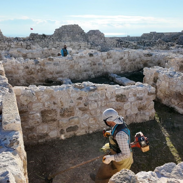 Silifke Kalesi'nde temizlik yapıldı