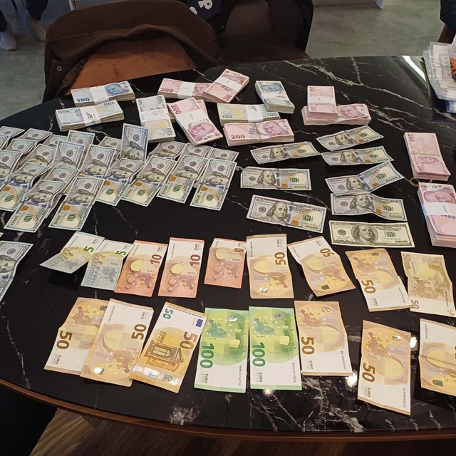 İzmir'de FETÖ operasyonu: 32 gözaltı (2)