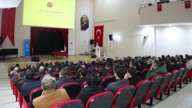 Çankırı'da "Ailede Çözüm Becerileri" konferansı düzenlendi