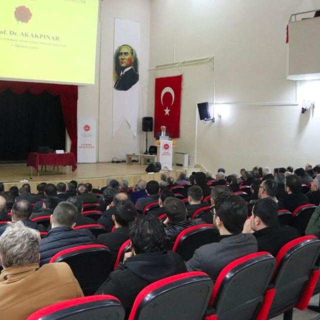 Çankırı'da "Ailede Çözüm Becerileri" konferansı düzenlendi