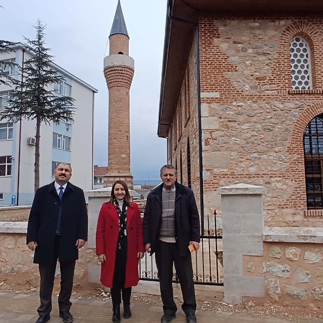 Bursa Vakıflar Bölge Müdürü Haluk Yıldız'dan Kara Mustafa Paşa Camiinde İnc...