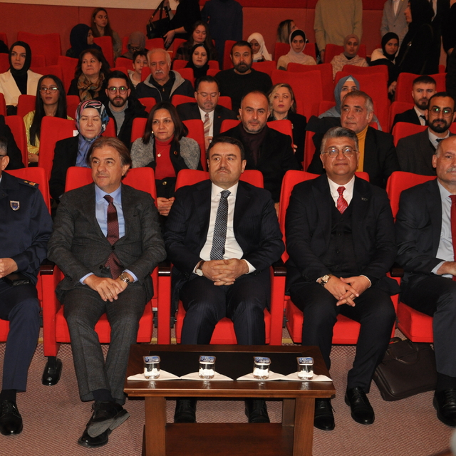 Kütahya'da "Geçmişten Günümüze Türkiye ile Tunus İlişkileri" paneli düzenle...