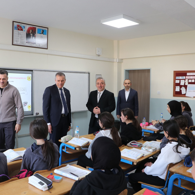 Havza'da "Tüketici Hakları" konulu resim yarışmasında birinci olan öğrenci...