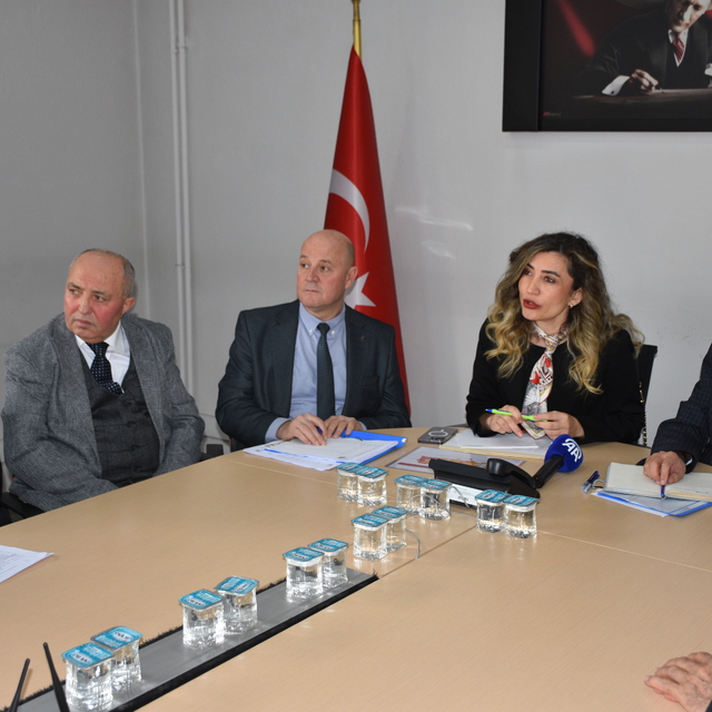 Afyonkarahisar'da cemevi ve Alevi derneklerinin yetkilileriyle toplantı yap...