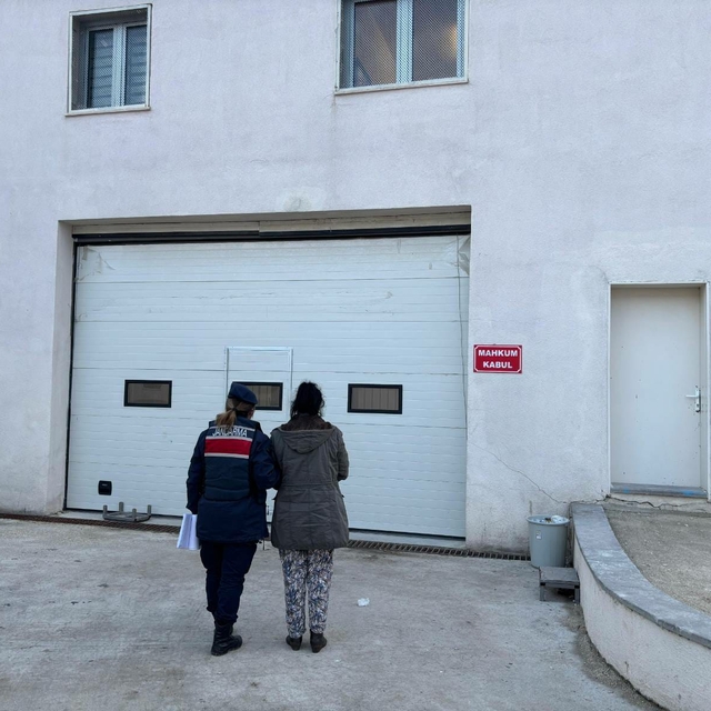 Eskişehir'de kesinleşmiş hapis cezaları bulunan 5 hükümlü yakalandı