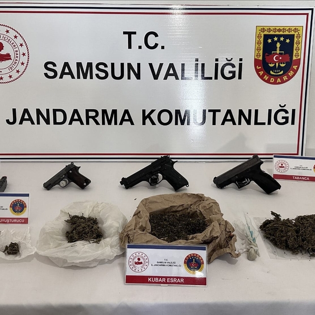 Samsun'da kanepeye zulalanmış uyuşturucu ele geçirildi