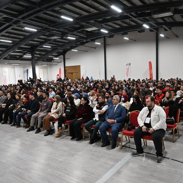 Adana'da "Gençlik Politika Belgesi Vizyon Çalıştayı" düzenlendi