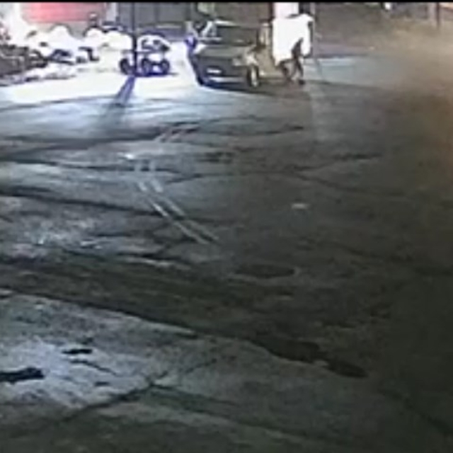 Siparişleri yüklerken kamyonet çarptı; 2 aracın arasında sıkışıp öldü