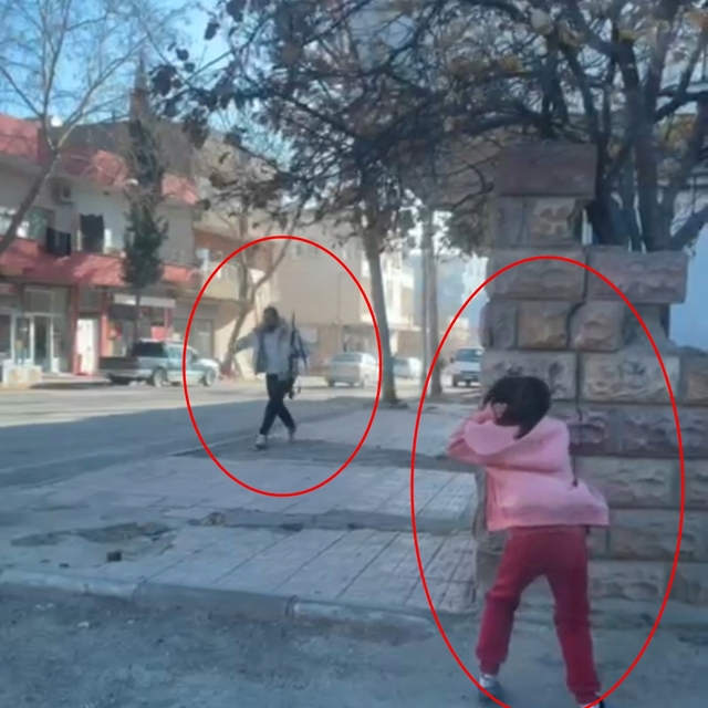 Husumetlisinin otomobiline pompalı tüfekle ateş açtı