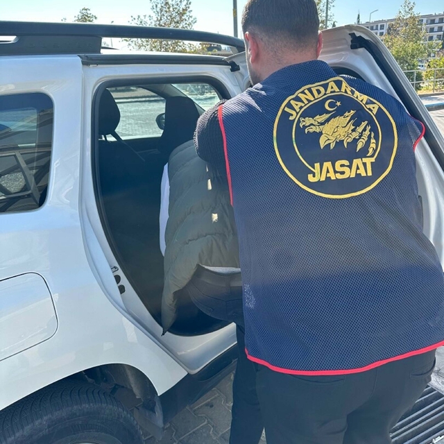 İzmir'de 'Daltonlar' suç örgütüne operasyon; 3 tutuklama