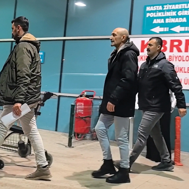 Sokakta tartıştığı kardeşini sopayla dövüp, tabancayla vurdu (2)