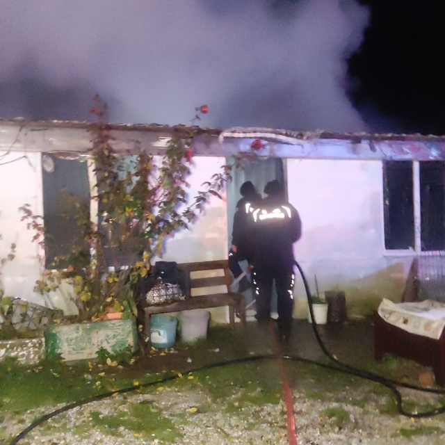 Bursa'da, çiftlikteki baraka yandı