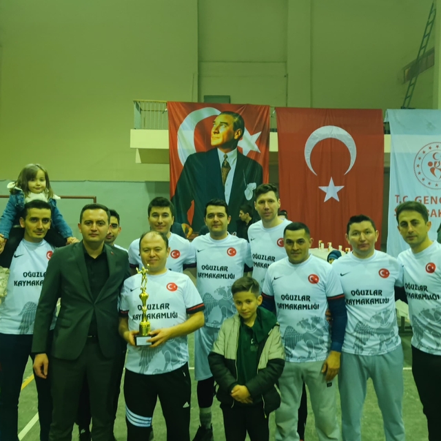 Oğuzlar'daki voleybol turnuvasında Kamakamlıkspor şampiyon oldu