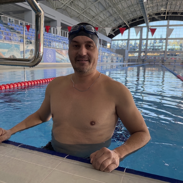 Yürüme yetisini kısmen geri kazandıran yüzmede milli takımı hedefliyor