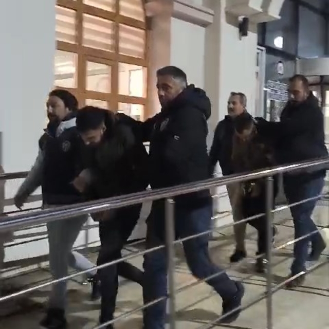 Almanya milli takımında da oynayan eski basketbolcunun altın madalyalarını...