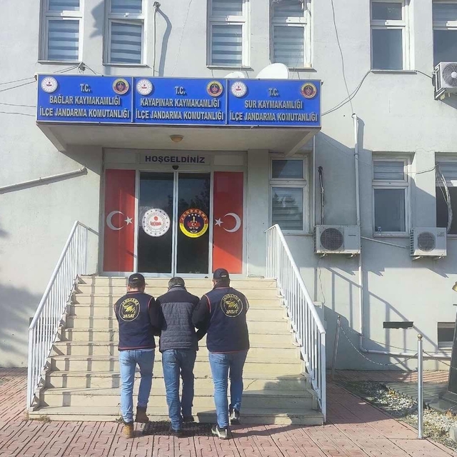 Diyarbakır'da 12 yıl kesinleşmiş hapis cezası bulunan firari hükümlü yakala...