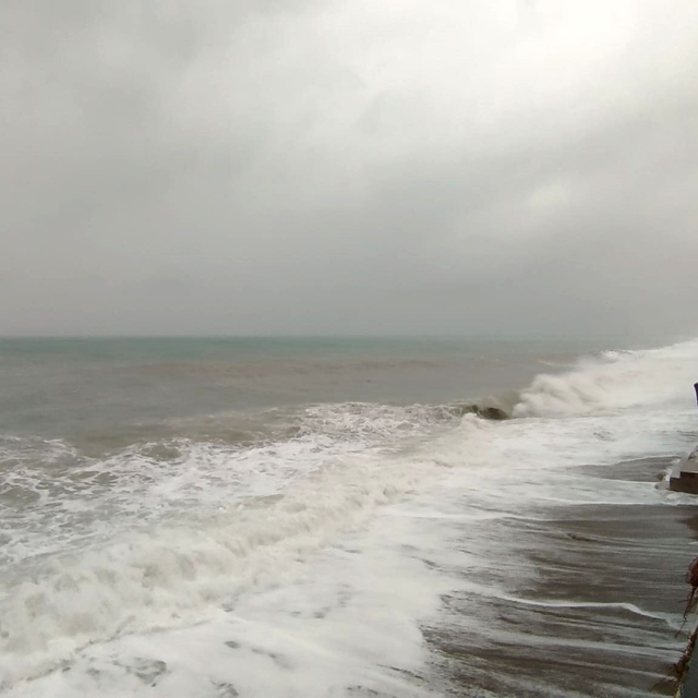 Antalya'da sağanak; şimşekler gökyüzünü aydınlattı