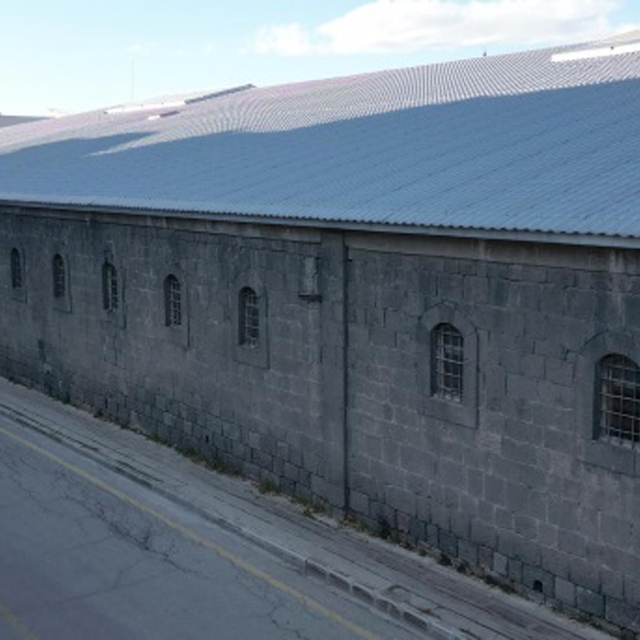 Erzurum'da tarihi Taşambarlar'da yangın (3)