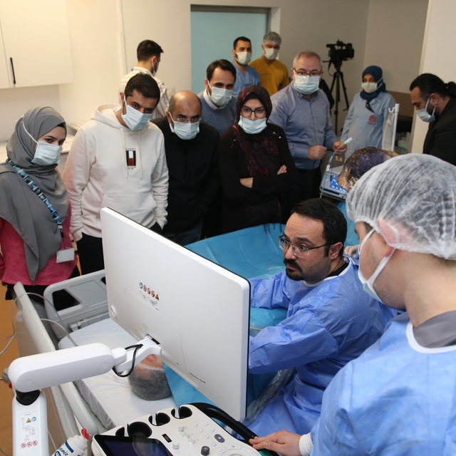 Sakarya'da uluslararası doktorlara girişimsel radyolojiyle ameliyatsız teda...