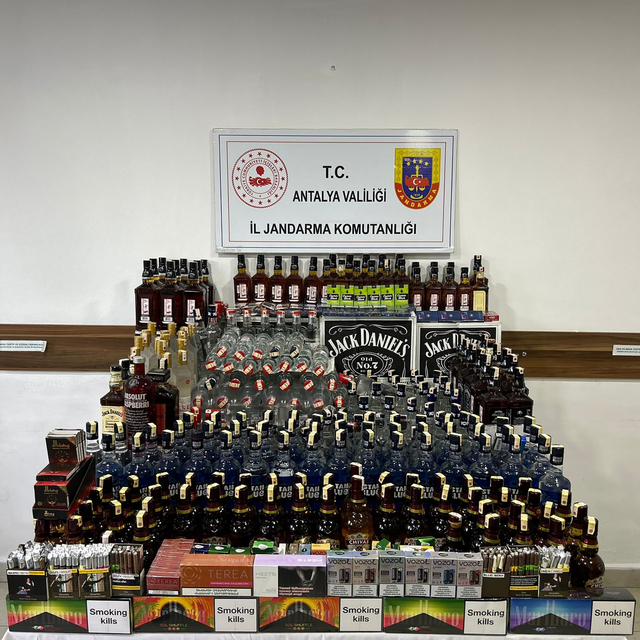 Antalya'da kaçakçılık operasyonunda 2 şüpheli yakalandı