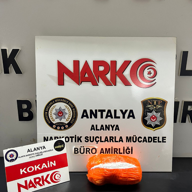 Alanya'da çantasında uyuşturucu bulunan şüpheli yakalandı