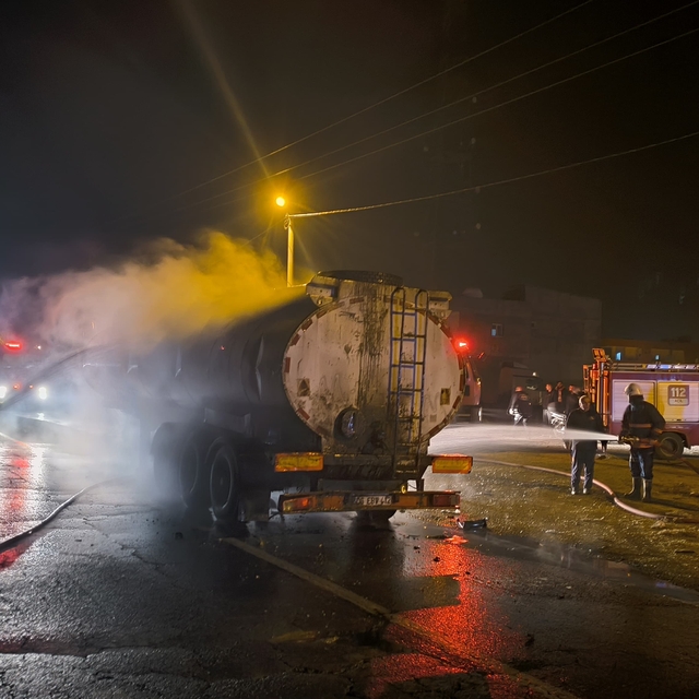 Mardin'de seyir halindeki tankerde çıkan yangın söndürüldü