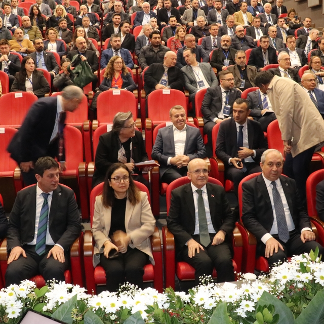 Hazine ve Maliye Bakanı Şimşek, Yalova'da iş insanlarıyla bir araya geldi