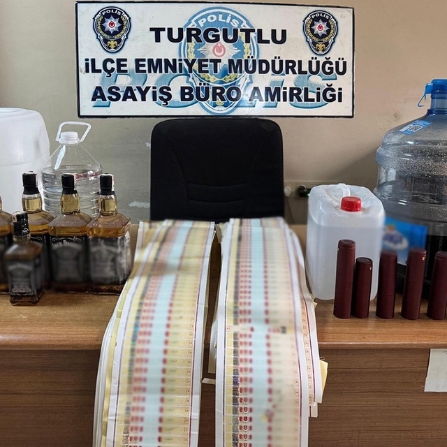 Manisa'da kaçak içki ve sigara operasyonunda 8 şüpheli yakalandı