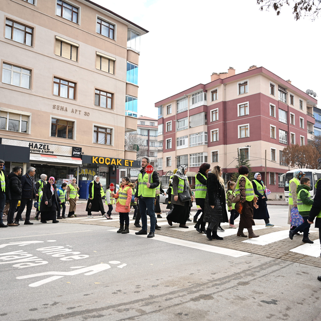 Konya'da "Yayabüs" projesiyle öğrenciler güvenle okula gidiyor